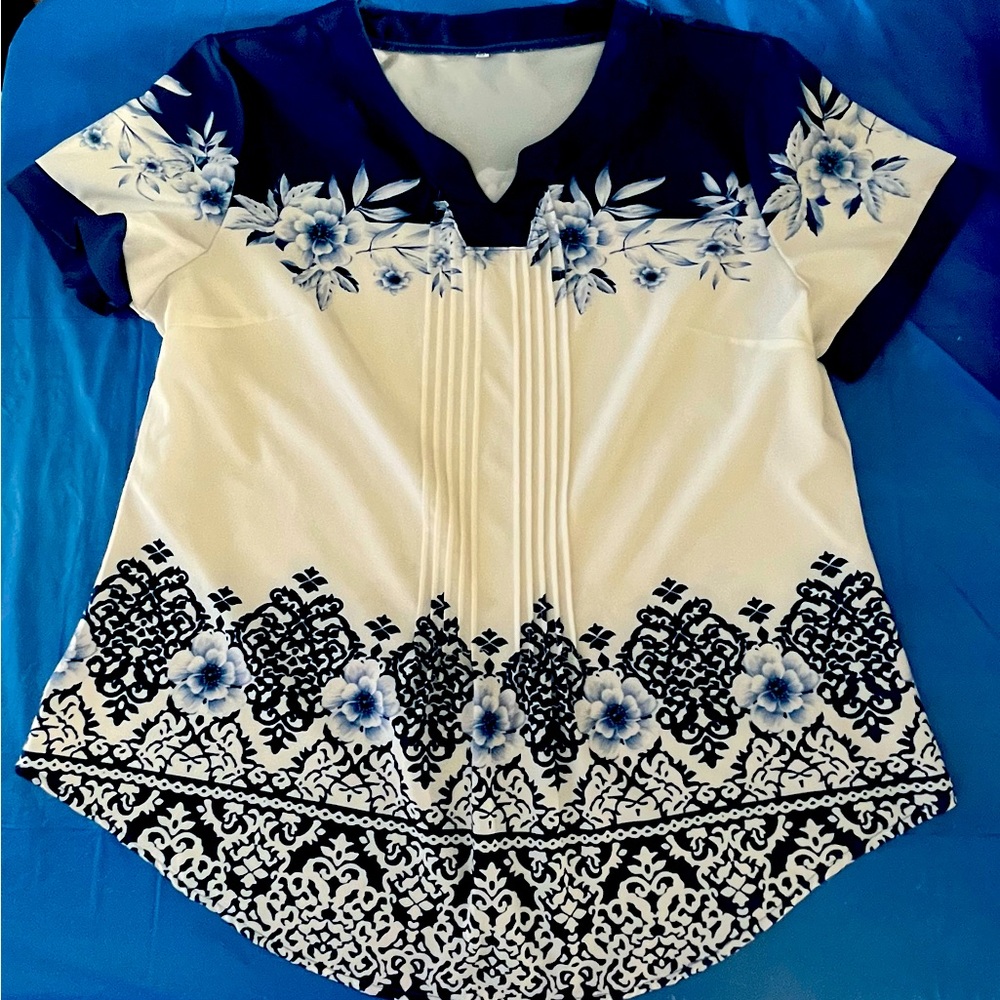 Short sleeve Blue and white Blouse Size XL